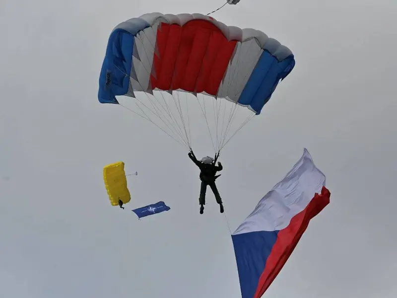 Seskoky výsadkářů